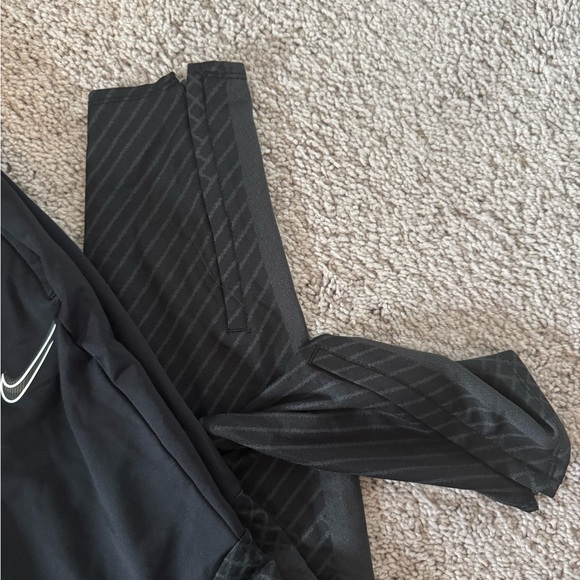 Nike Dri-Fit Sweatpants - Picture 3 of 7